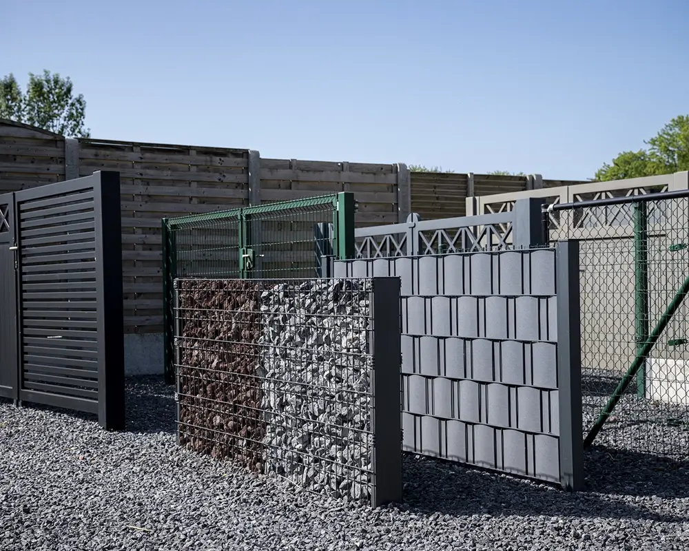 Gabion et palissade